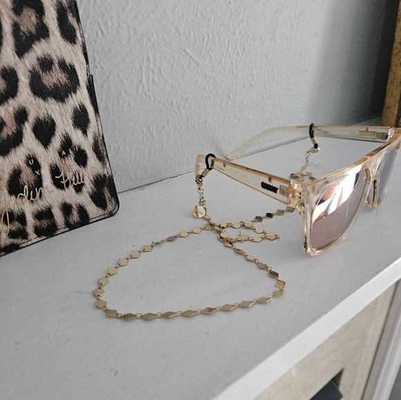 NWOT Quay X Jaclyn Hill Very Busy Sunglasses With Chain & Leopard Case - Picture 5 of 7